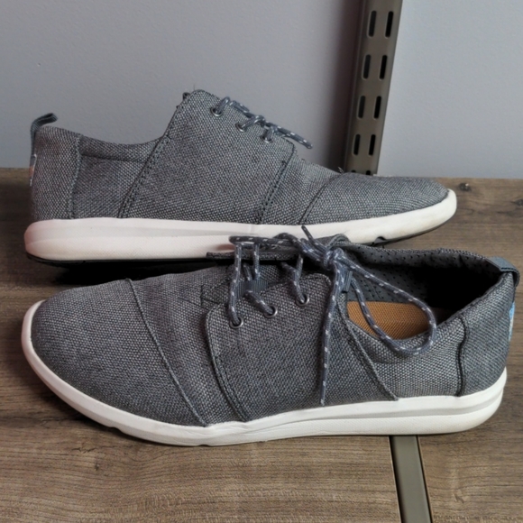 Toms Shoes - EUC Toms Tennis shoes